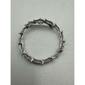 Vintage Gerrys Silver Tone Textured Wreath Circle Brooch Pin Jewelry